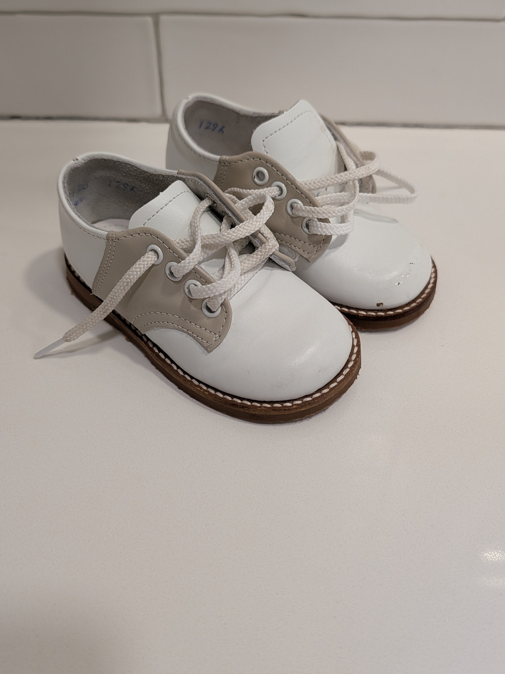 Kids Two-Tone White and Tan Lace-Up Dress Shoes Zimmerman Size 5